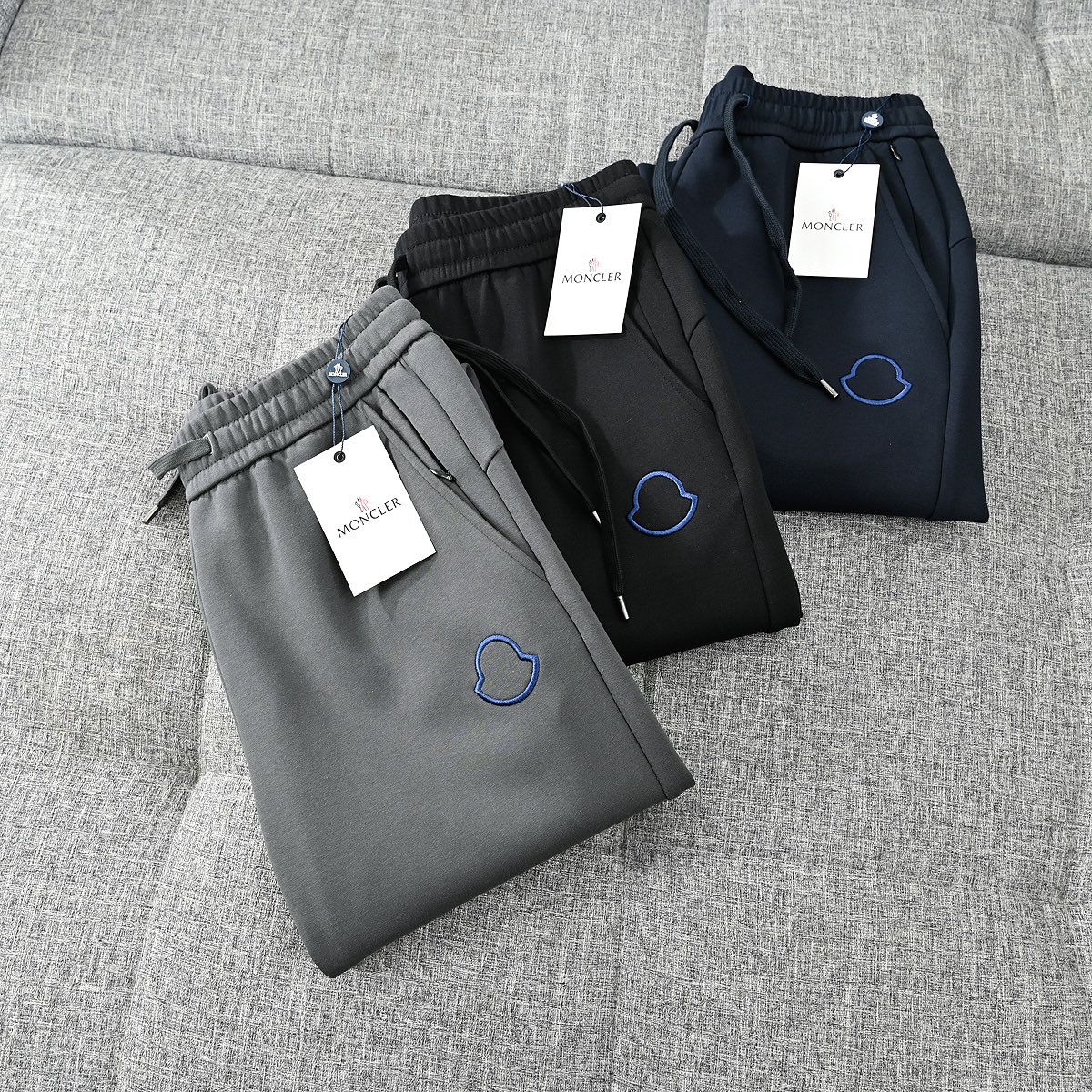 モンクレール メンズ 厚手 刺繍ジャージパンツ スポーツウェア A31758