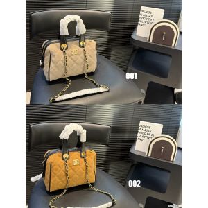 シャネル ショルダーバッグ 可愛い 高級感 A31755