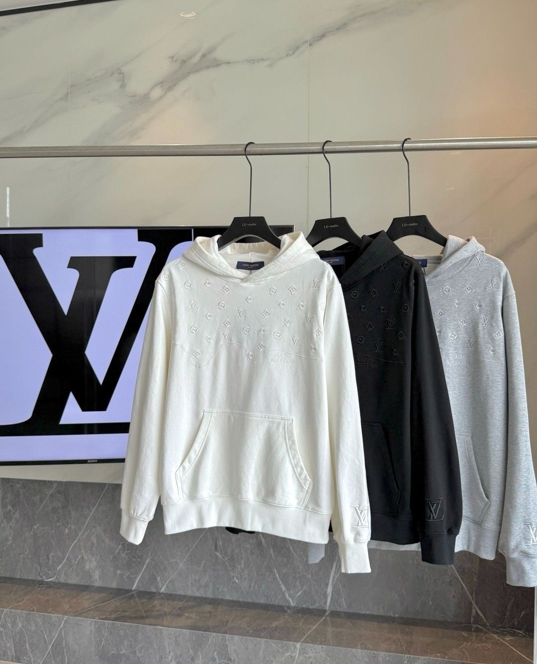 ルイヴィトン パーカー フード付き 刺繍ロゴ A31796