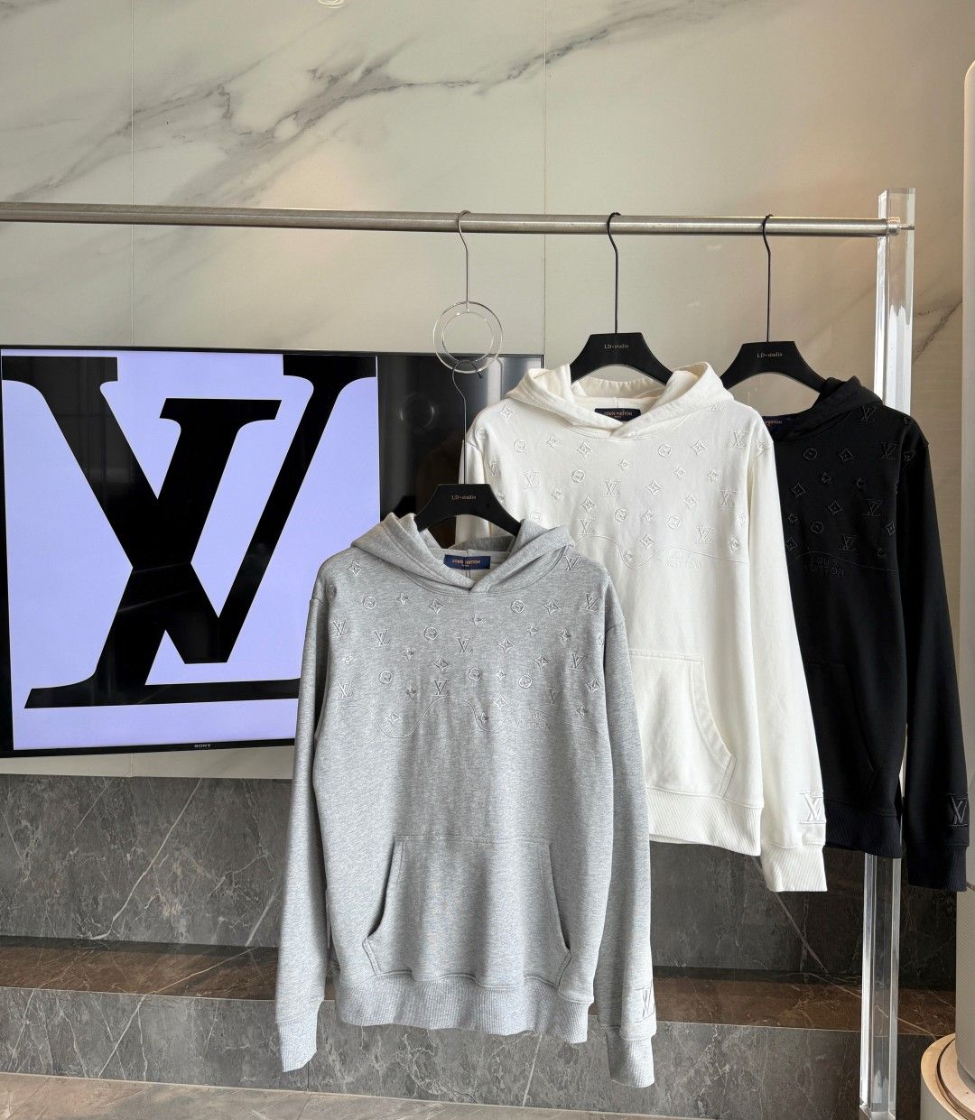 ルイヴィトン パーカー フード付き 刺繍ロゴ A31796