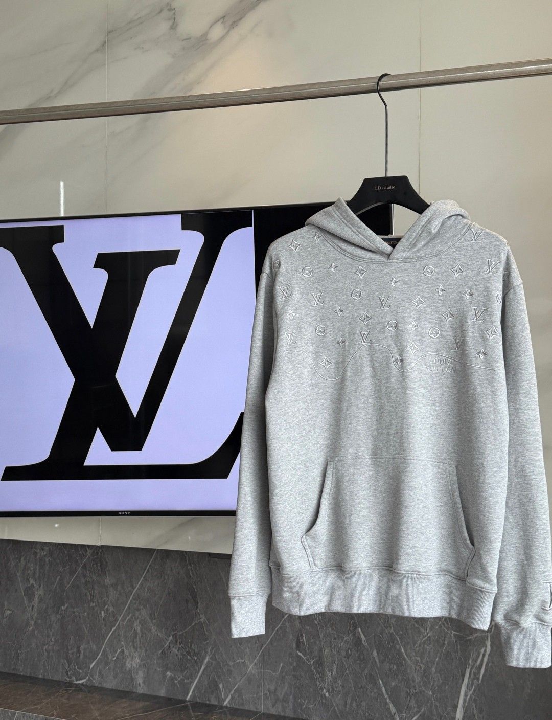 ルイヴィトン パーカー フード付き 刺繍ロゴ A31796