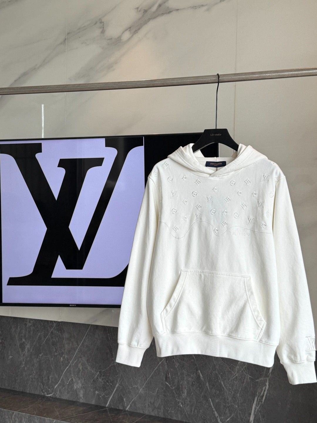 ルイヴィトン パーカー フード付き 刺繍ロゴ A31796