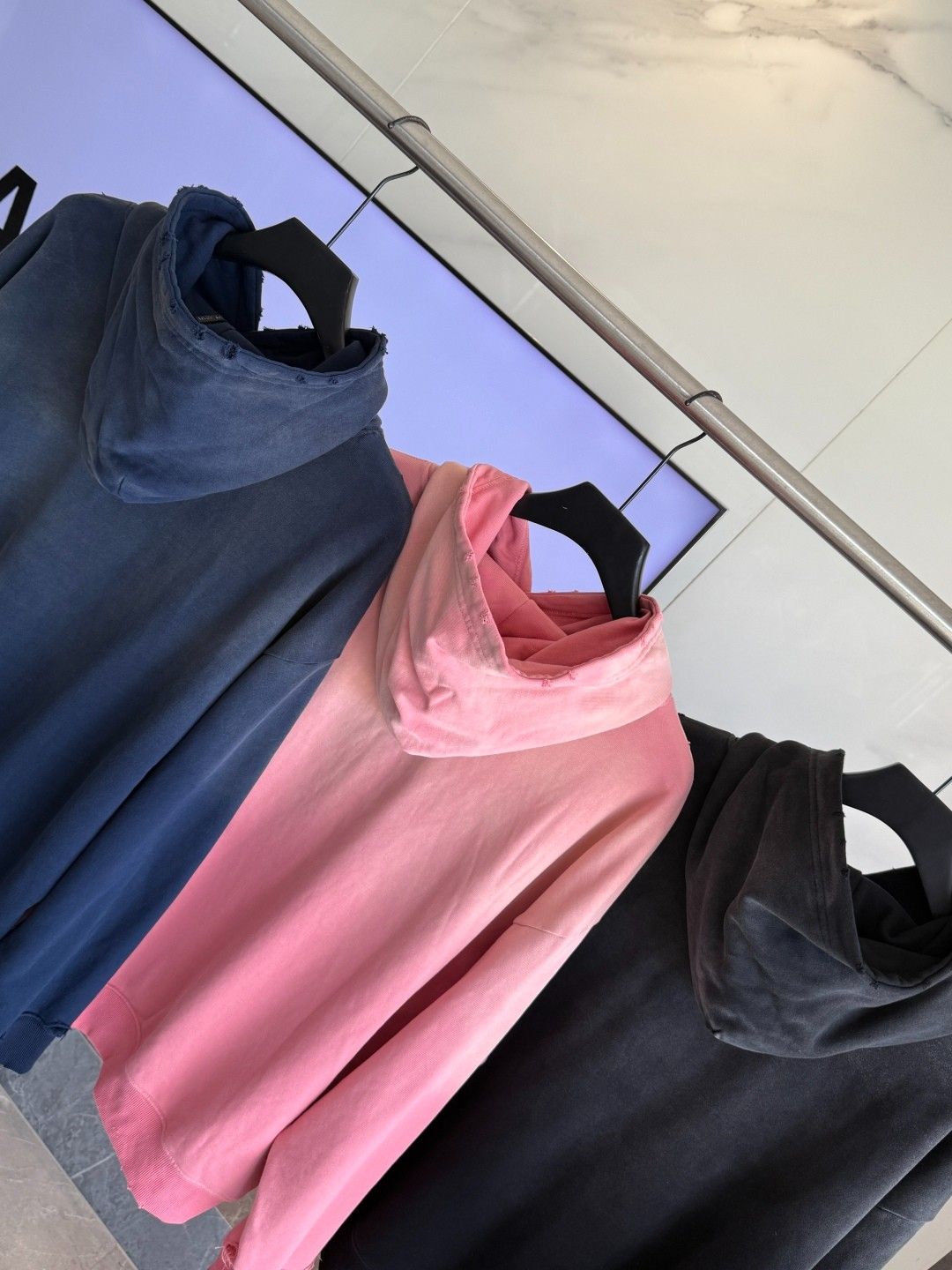 バレンシアガ パーカー フード付き プリント 高品質 A31797