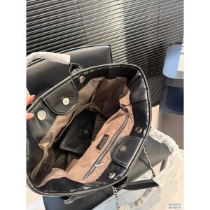 シャネル トートバッグ レザー 大容量 A31792