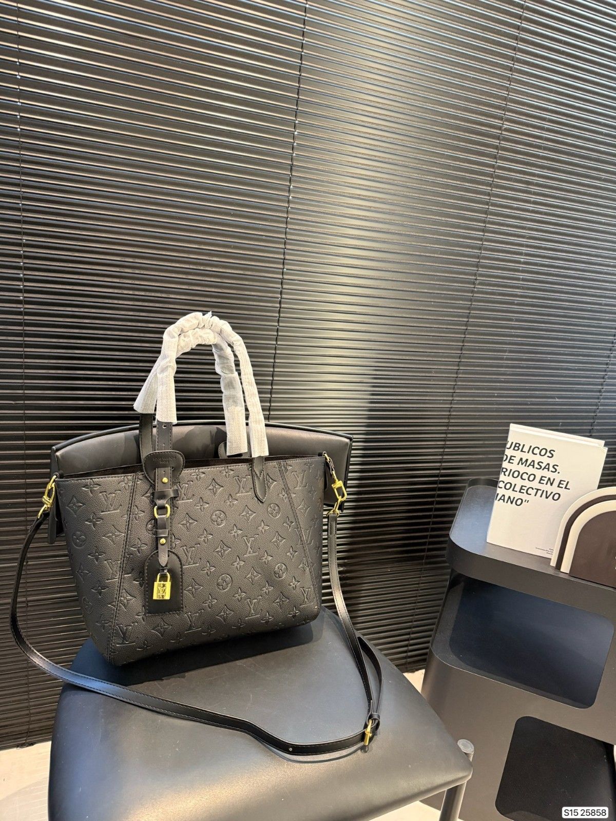 ルイヴィトン all in one トートバッグ 激安 A31824