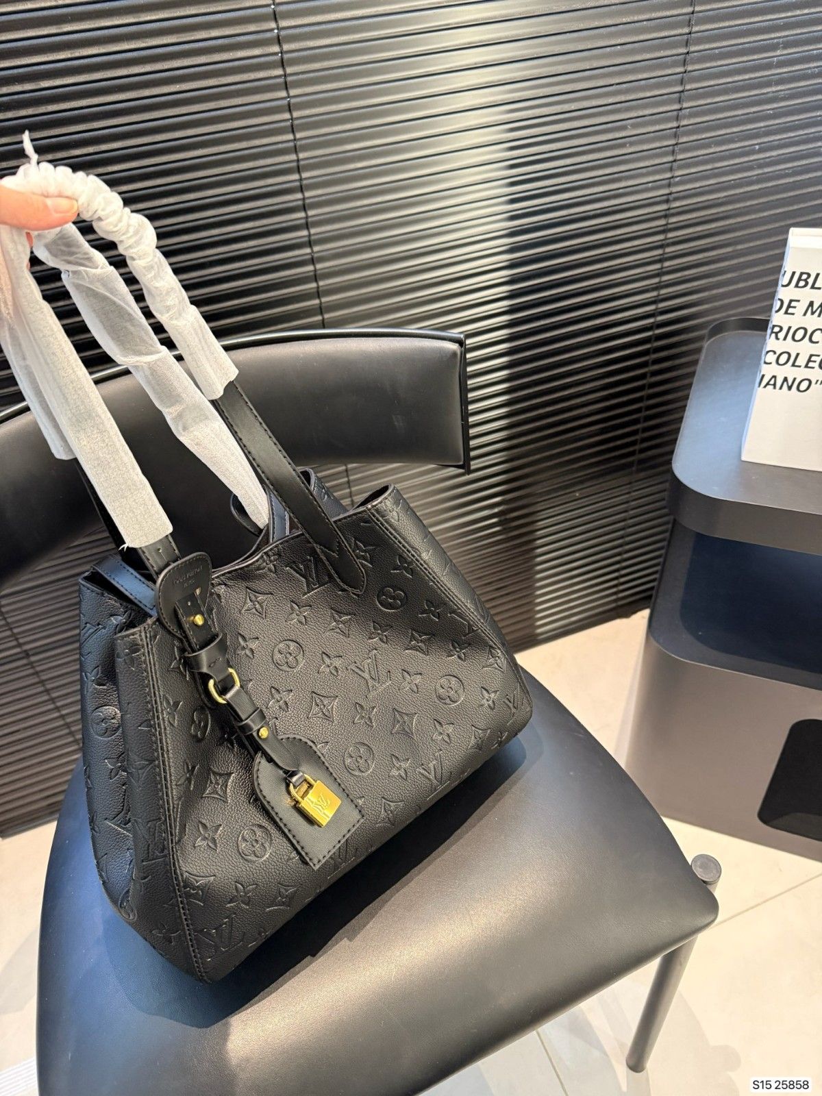 ルイヴィトン all in one トートバッグ 激安 A31824