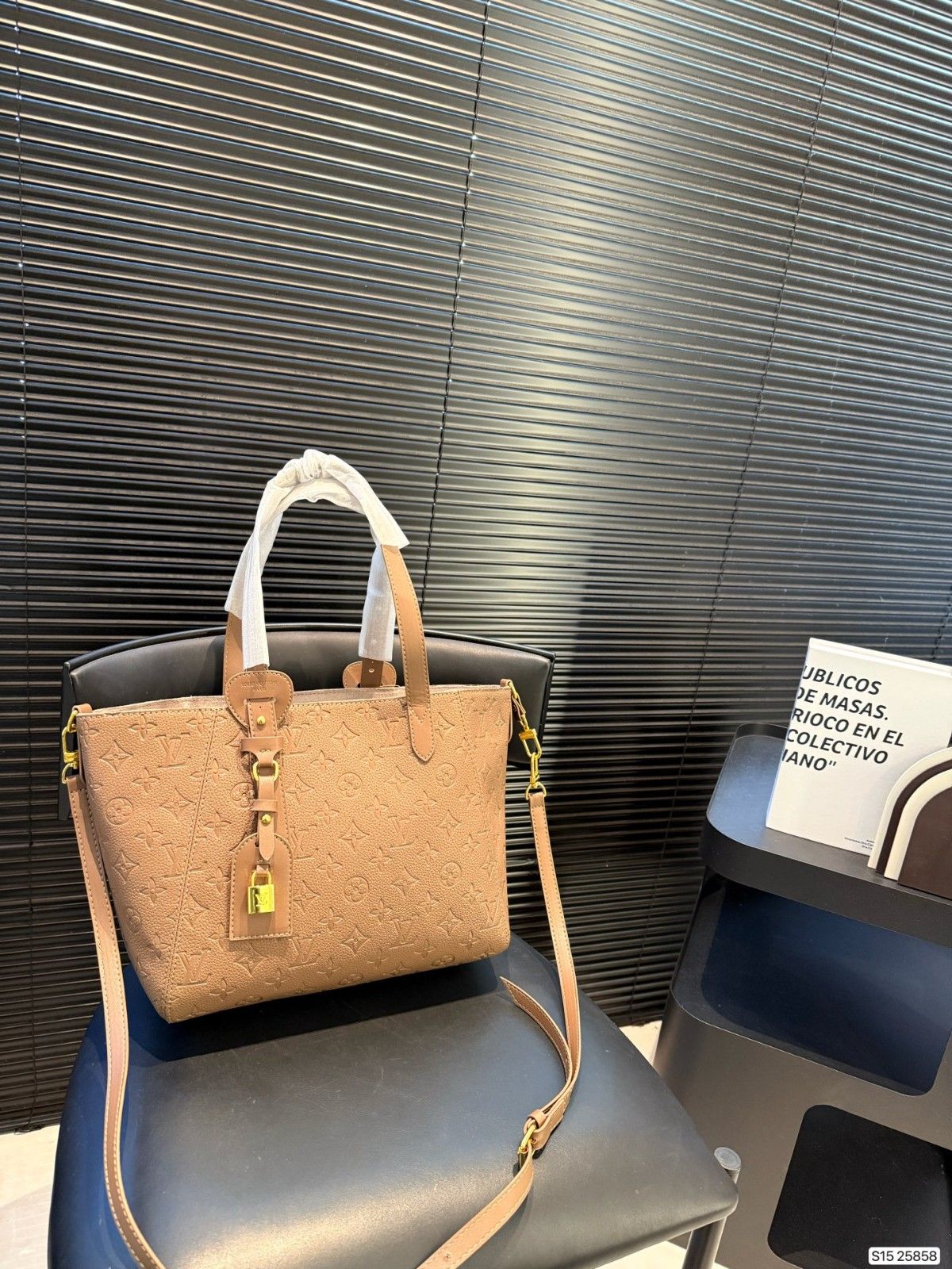 ルイヴィトン all in one トートバッグ 激安 A31824