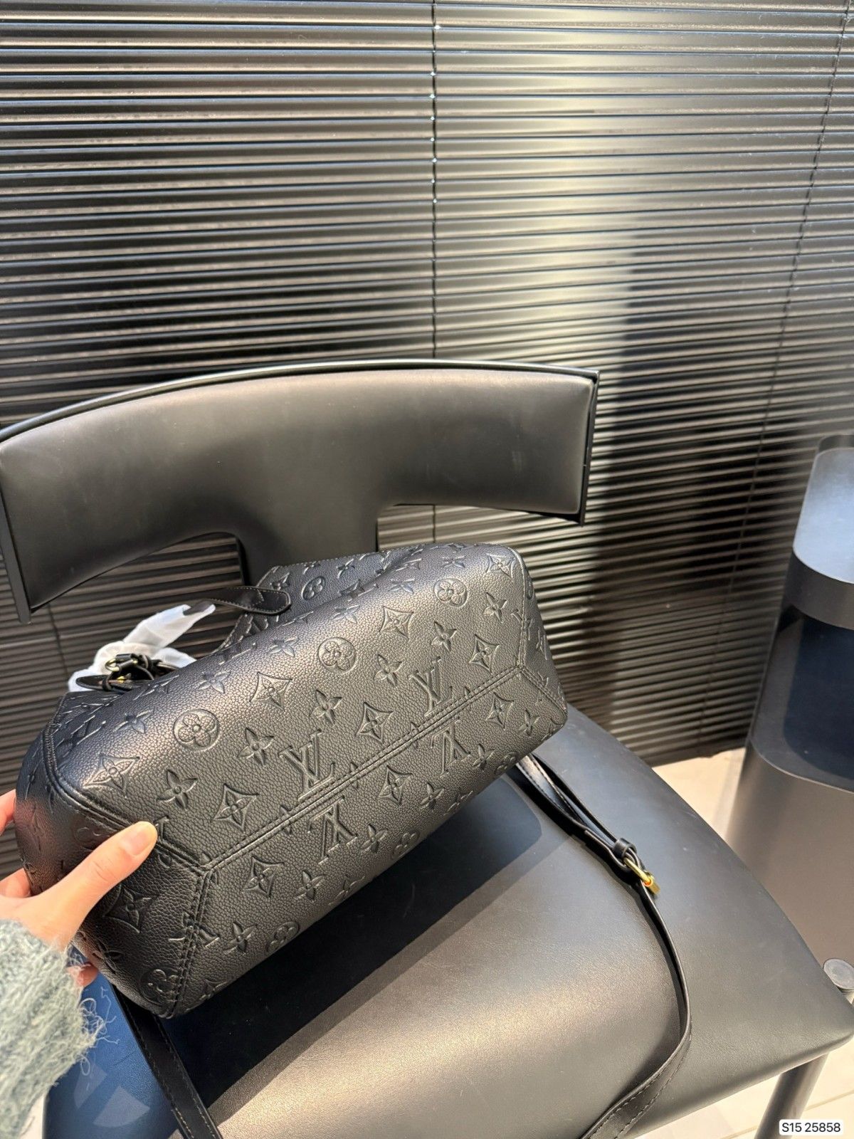 ルイヴィトン all in one トートバッグ 激安 A31824