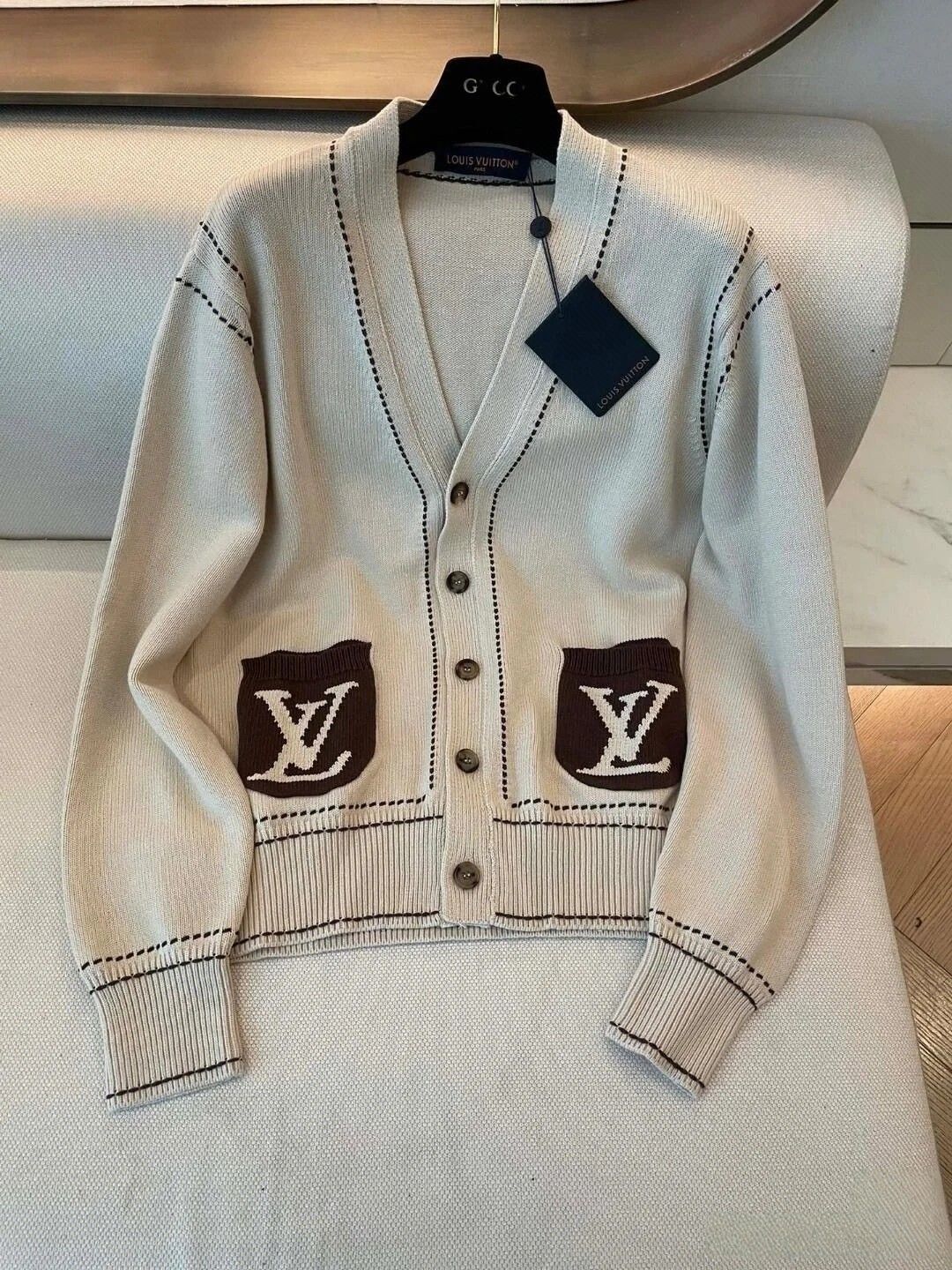 ルイヴィトン ニットカーディガンセーター オシャレ A31812