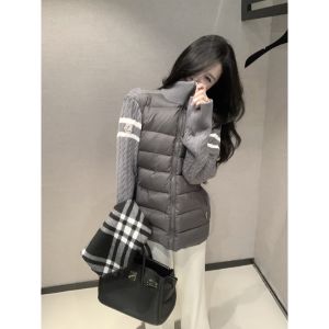 モンクレール パッチワーク袖のストライプニットダウンジャケット A31808