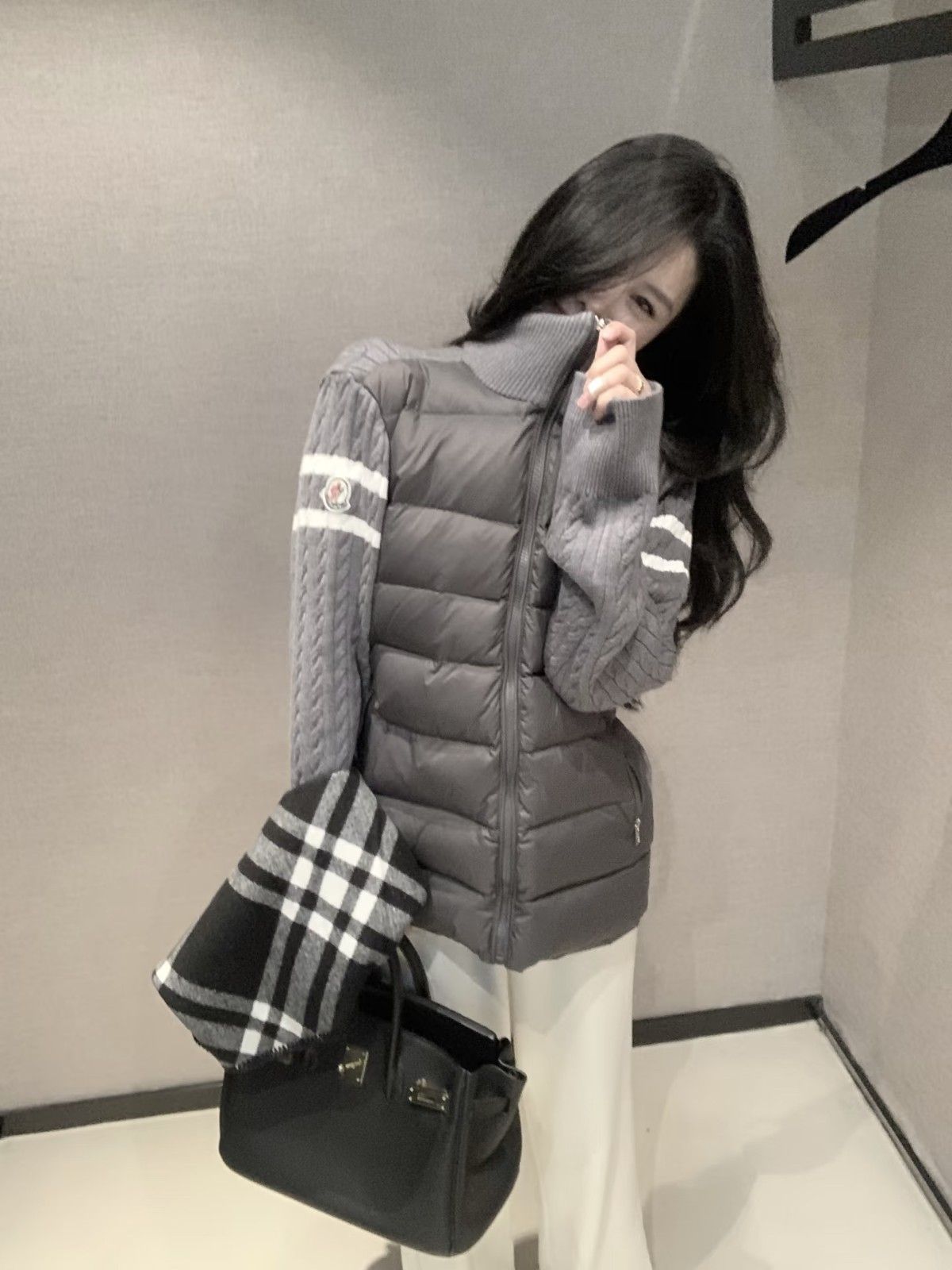 モンクレール パッチワーク袖のストライプニットダウンジャケット A31808