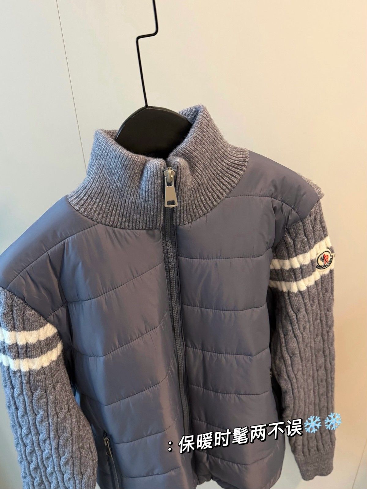 モンクレール パッチワーク袖のストライプニットダウンジャケット A31808