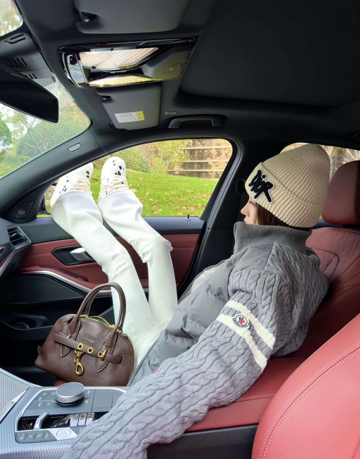 モンクレール パッチワーク袖のストライプニットダウンジャケット A31808