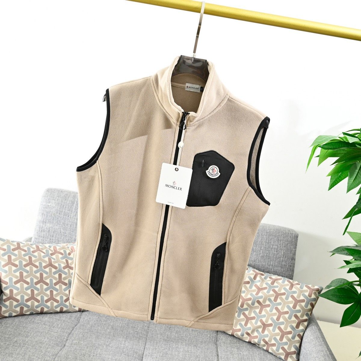 モンクレール ジップアップスタンドカラーのフリースベスト A31805