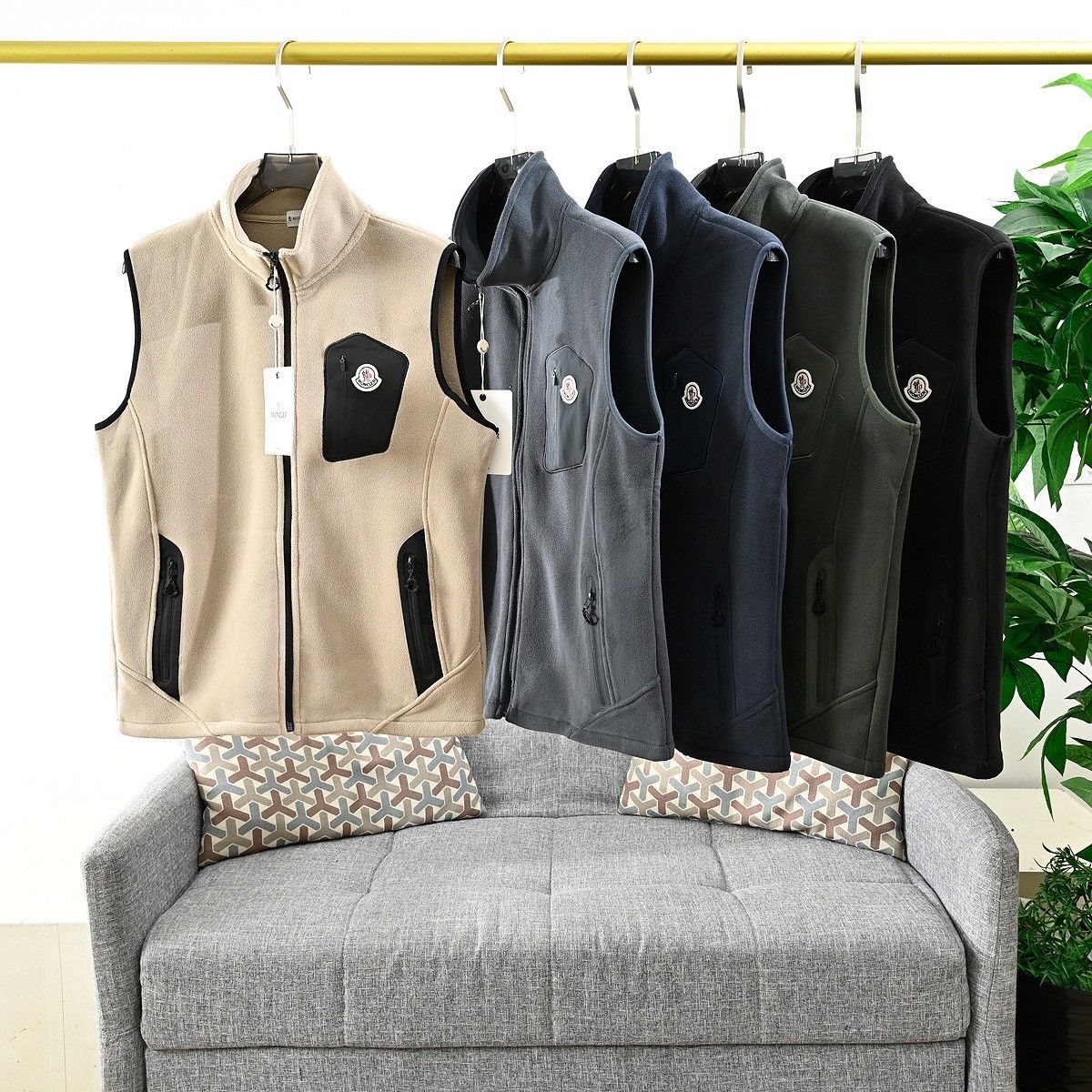 モンクレール ジップアップスタンドカラーのフリースベスト A31805