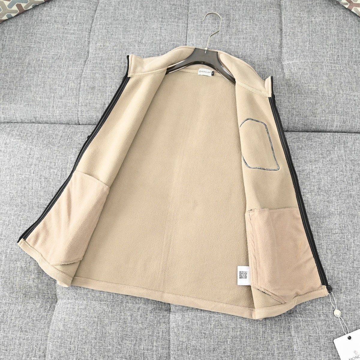 モンクレール ジップアップスタンドカラーのフリースベスト A31805