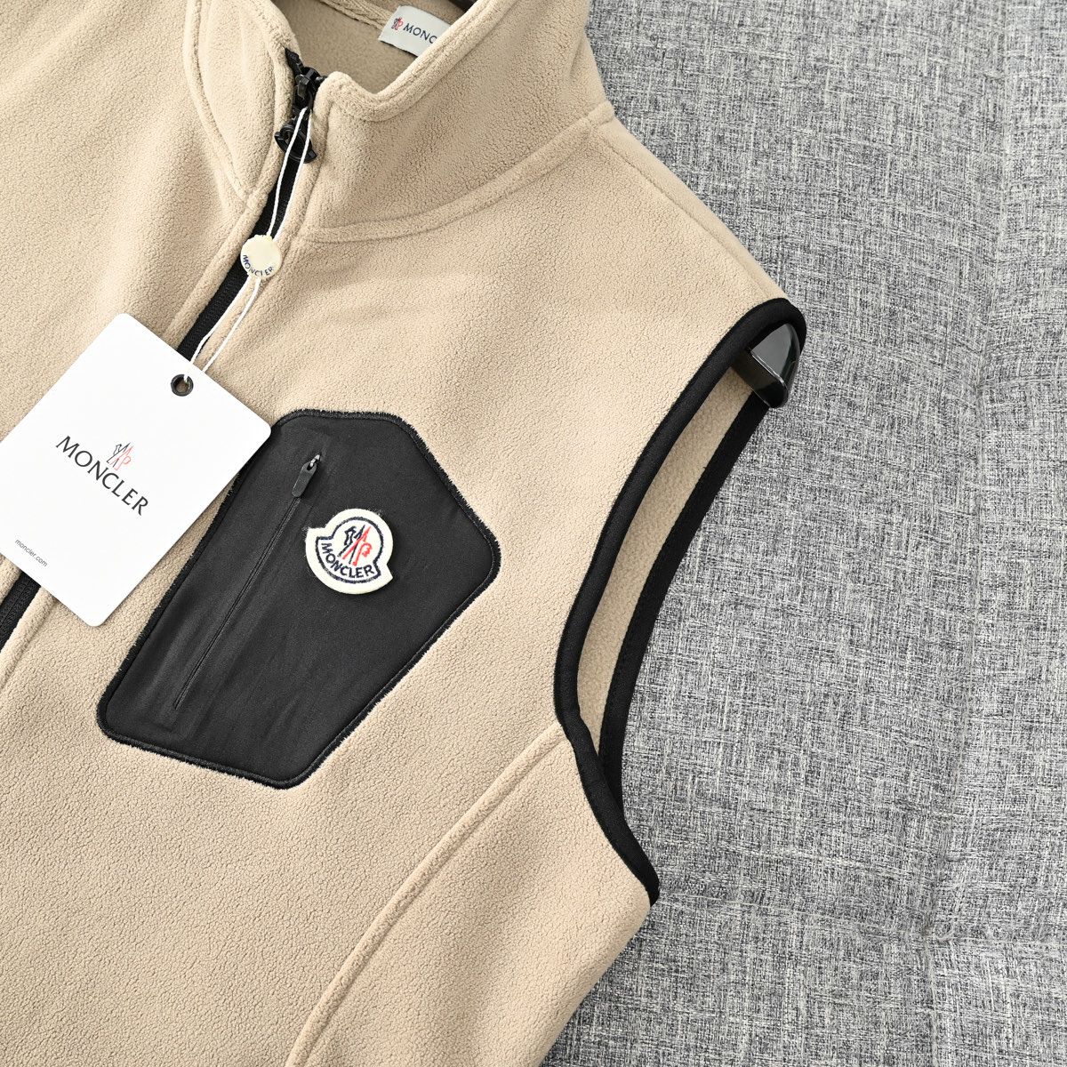 モンクレール ジップアップスタンドカラーのフリースベスト A31805