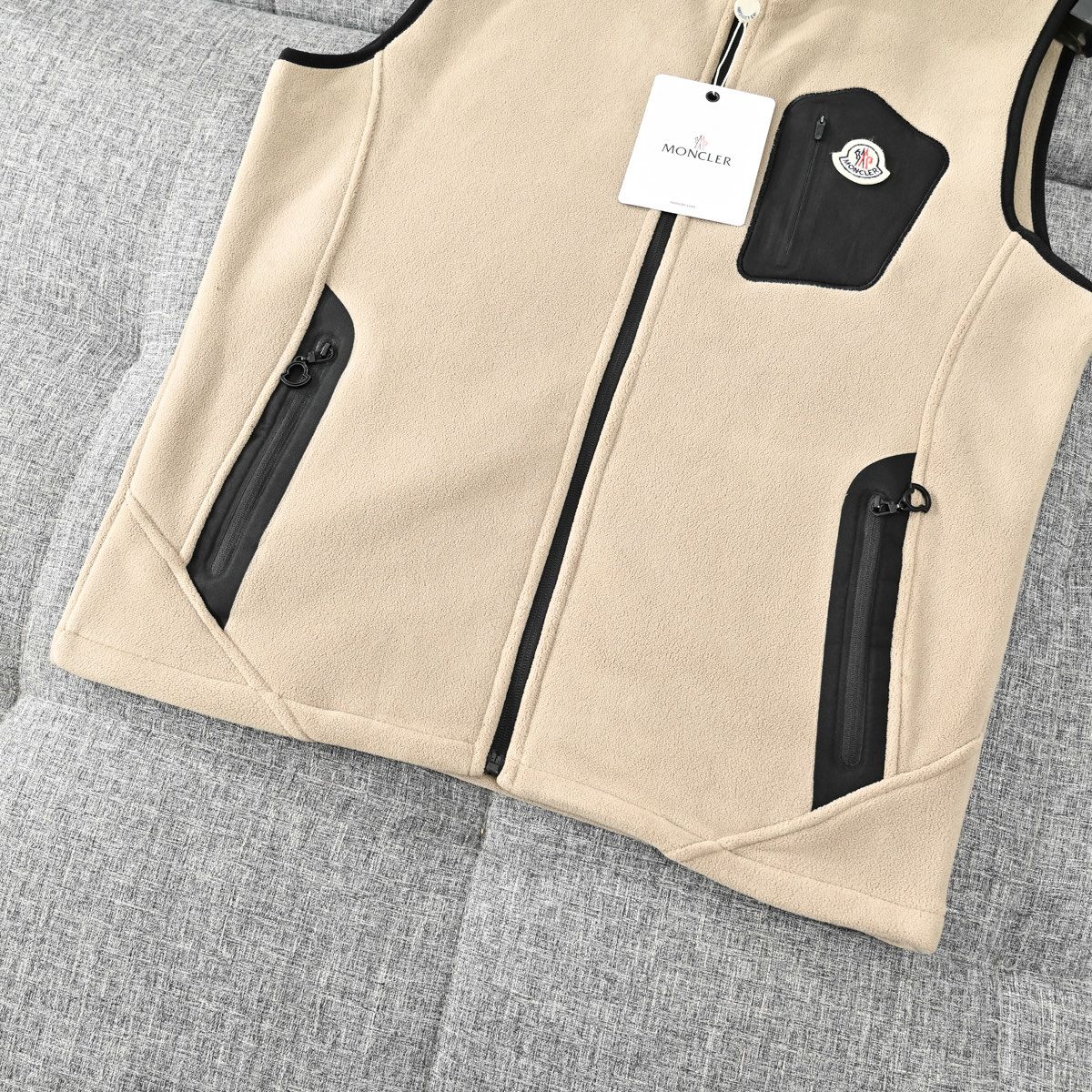 モンクレール ジップアップスタンドカラーのフリースベスト A31805