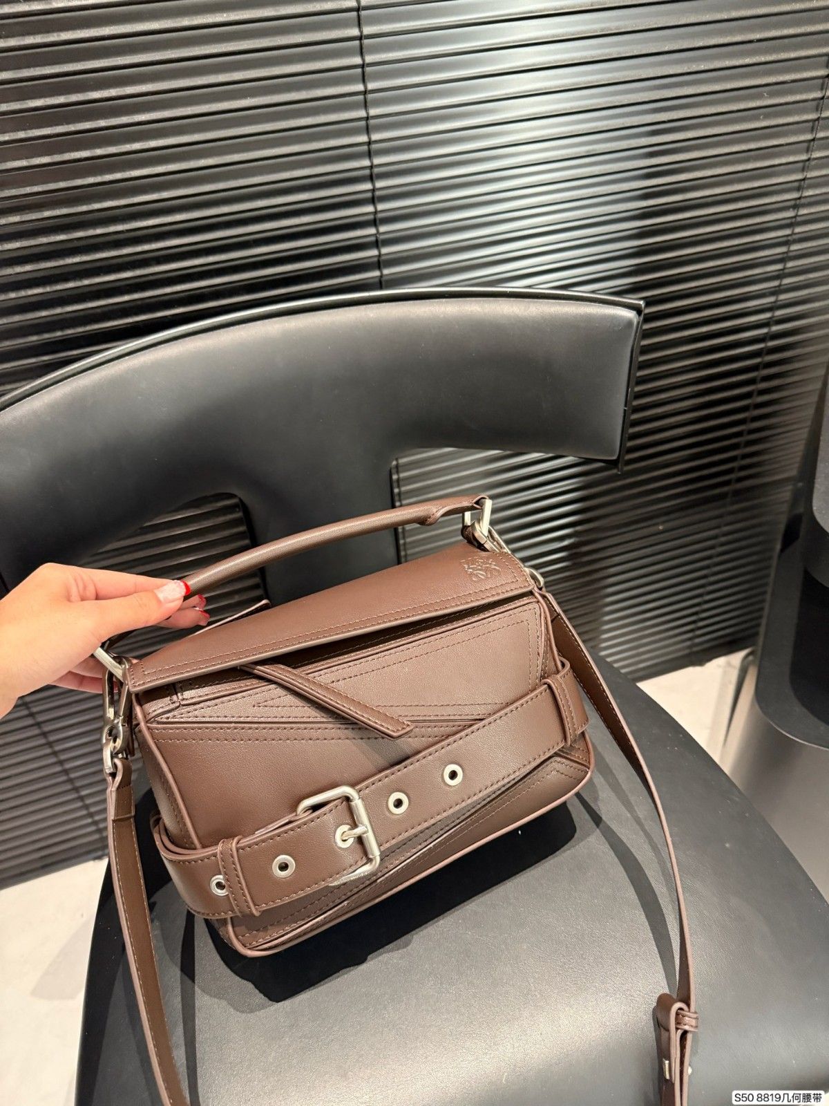 ロエベ Puzzle Biker ショルダーバッグ 高品質 レザー A31837