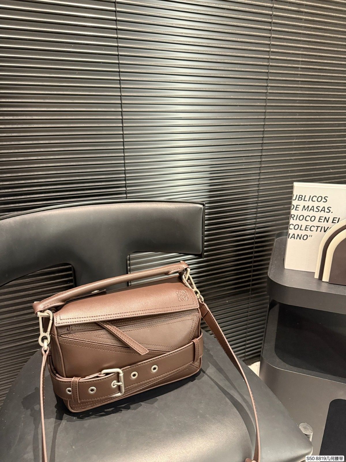 ロエベ Puzzle Biker ショルダーバッグ 高品質 レザー A31837