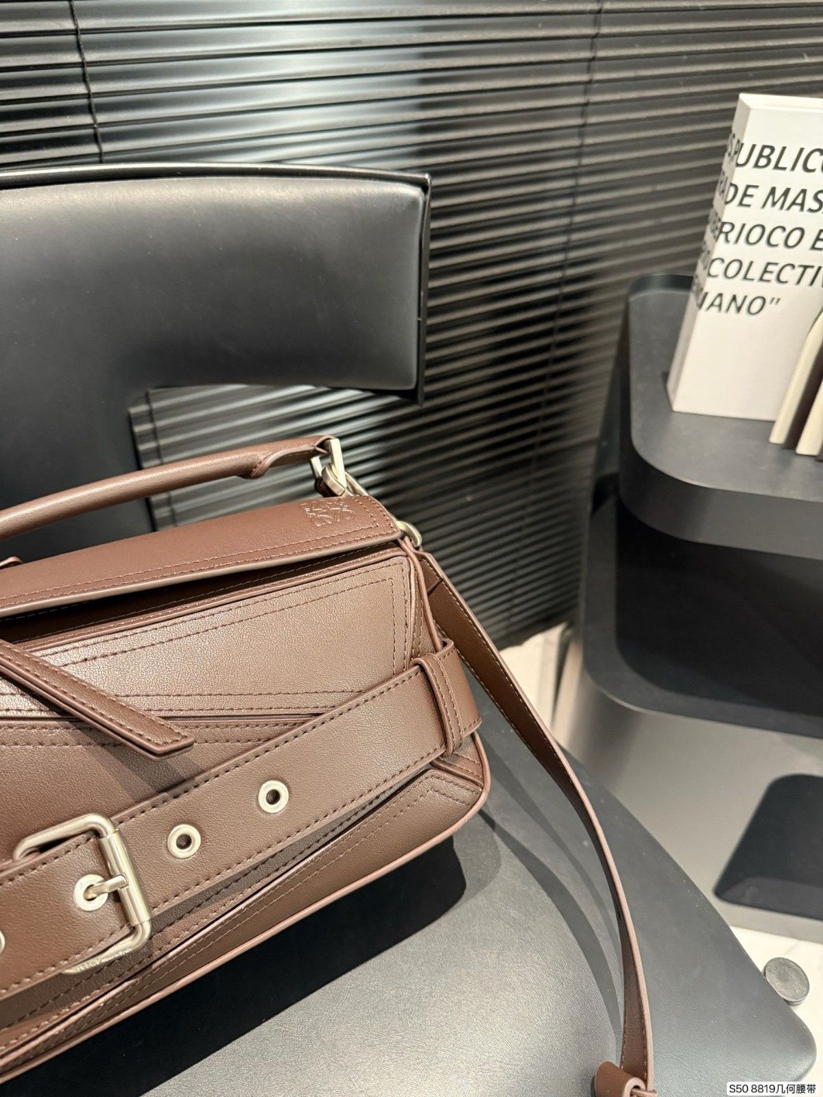 ロエベ Puzzle Biker ショルダーバッグ 高品質 レザー A31837