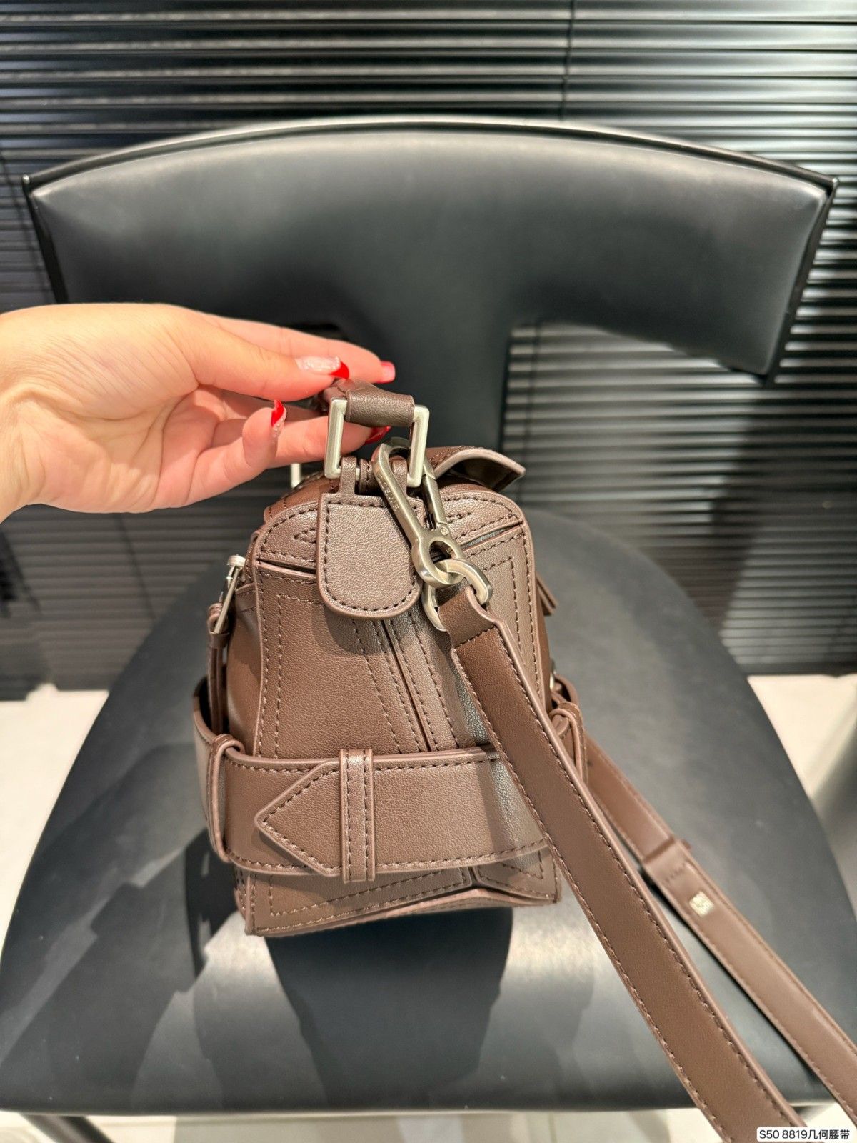 ロエベ Puzzle Biker ショルダーバッグ 高品質 レザー A31837