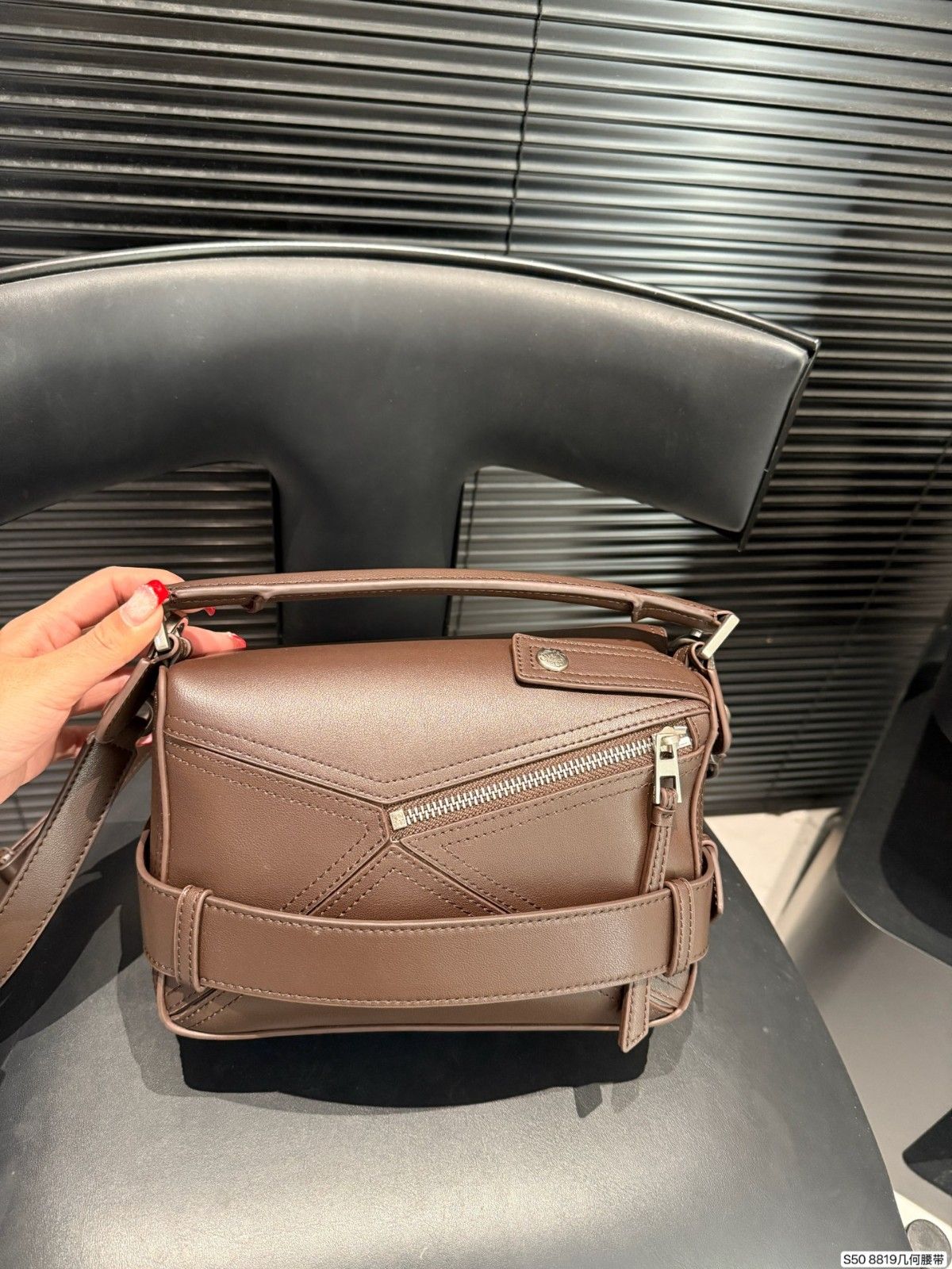 ロエベ Puzzle Biker ショルダーバッグ 高品質 レザー A31837