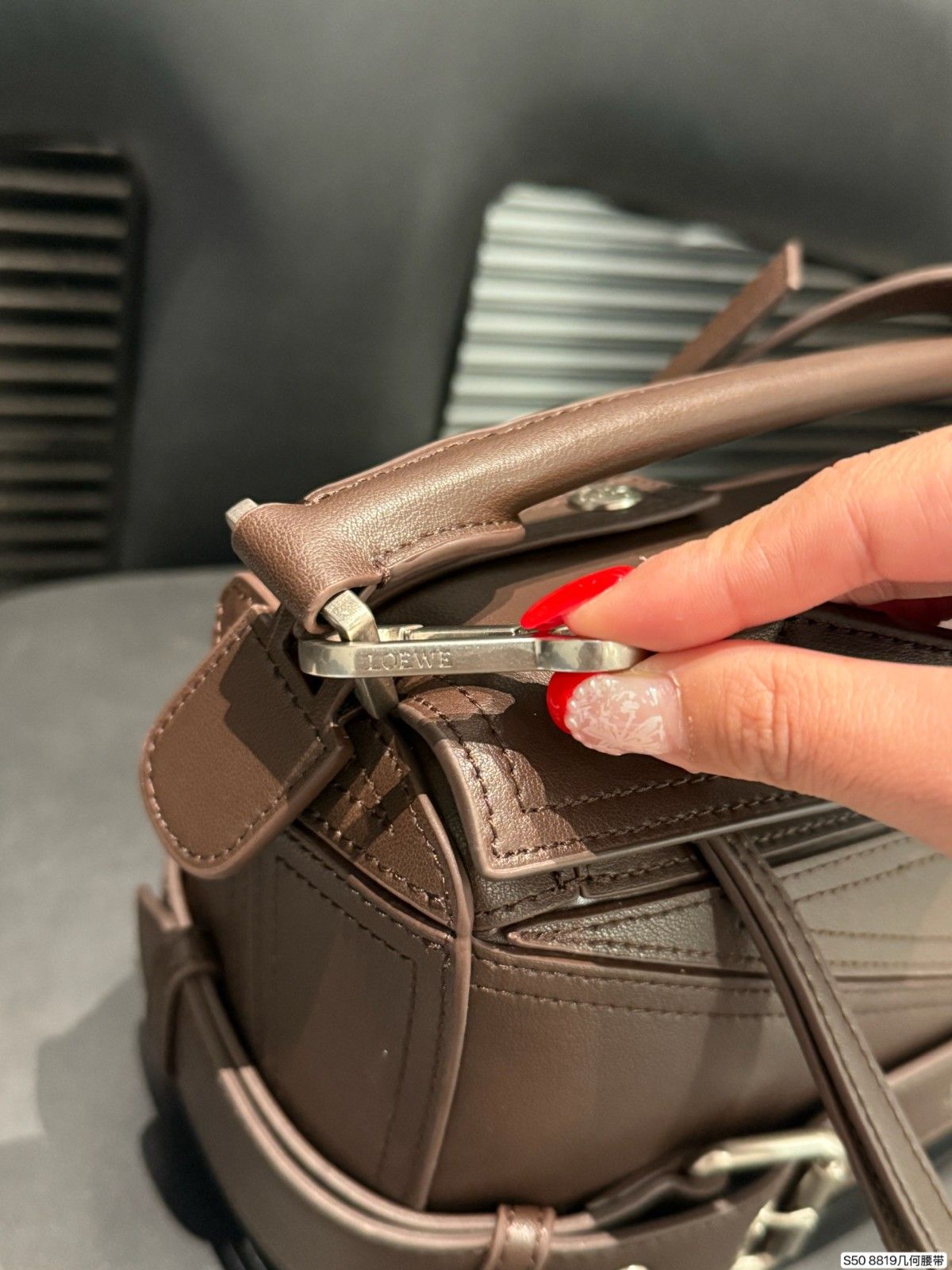 ロエベ Puzzle Biker ショルダーバッグ 高品質 レザー A31837