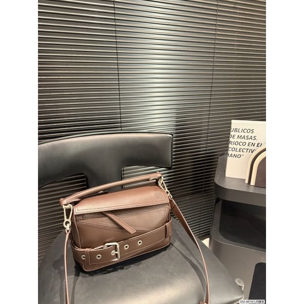 ロエベ Puzzle Biker ショルダーバッグ 高品質 レザー A31837