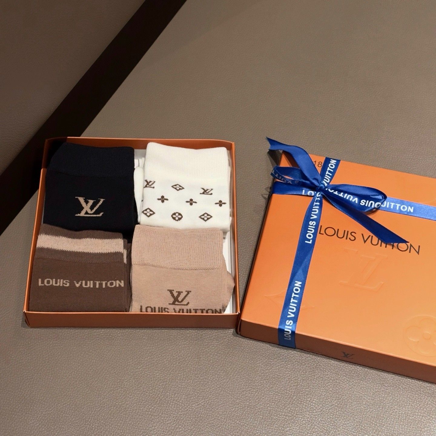 ルイヴィトン 靴下 4足セット A31853