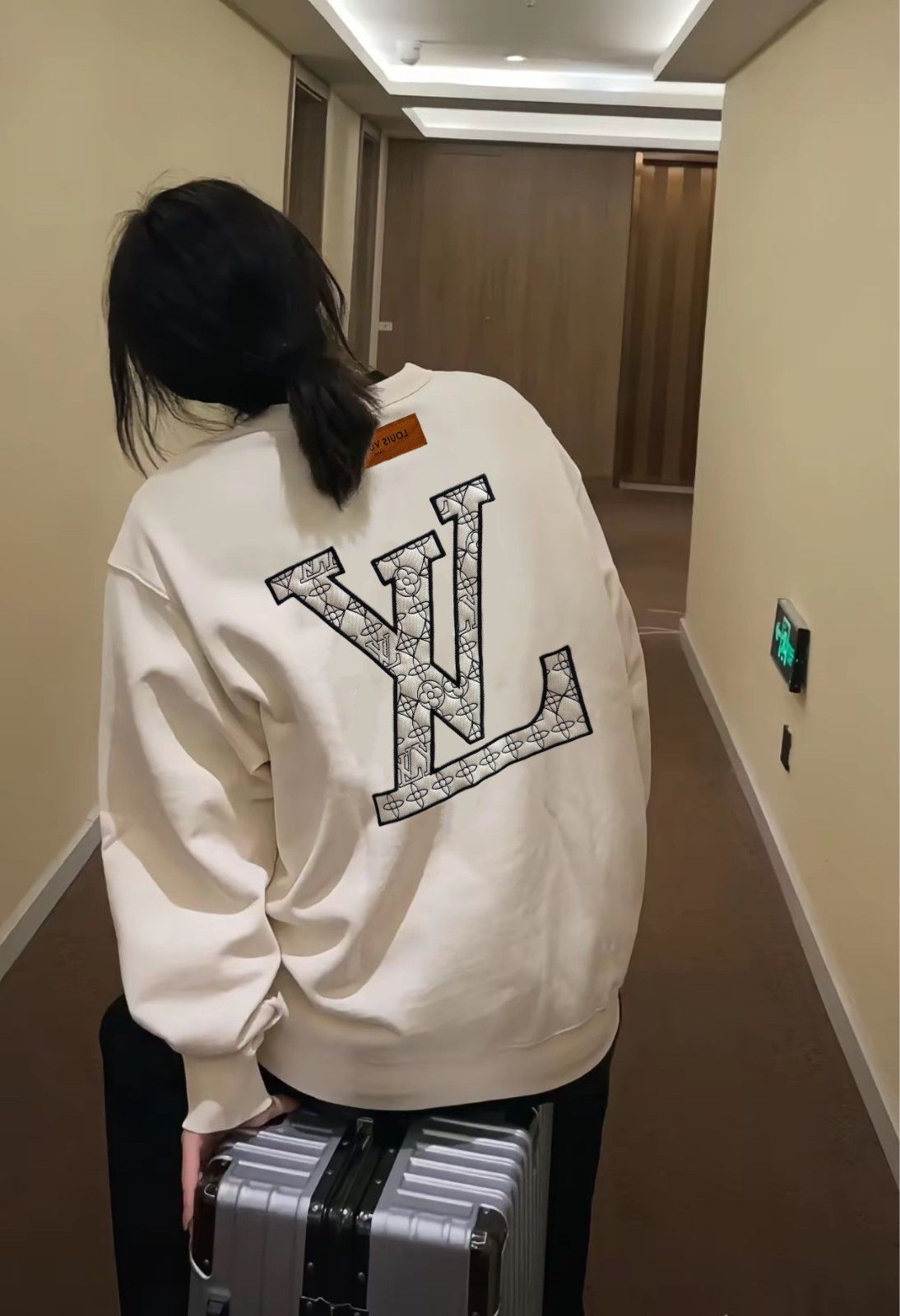 ルイヴィトン トレーナー スウェットシャツ 刺繍 A31844