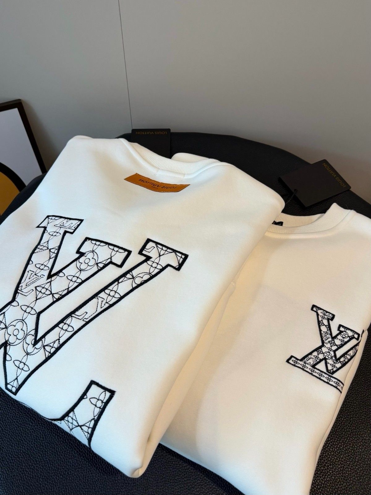 ルイヴィトン トレーナー スウェットシャツ 刺繍 A31844