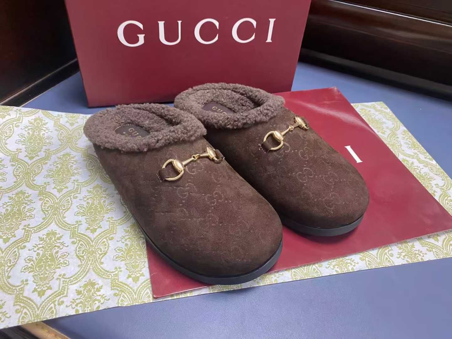グッチ ファースリッパ 男女向け 暖かい A31855
