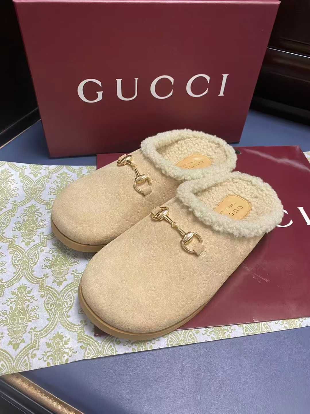 グッチ ファースリッパ 男女向け 暖かい A31855