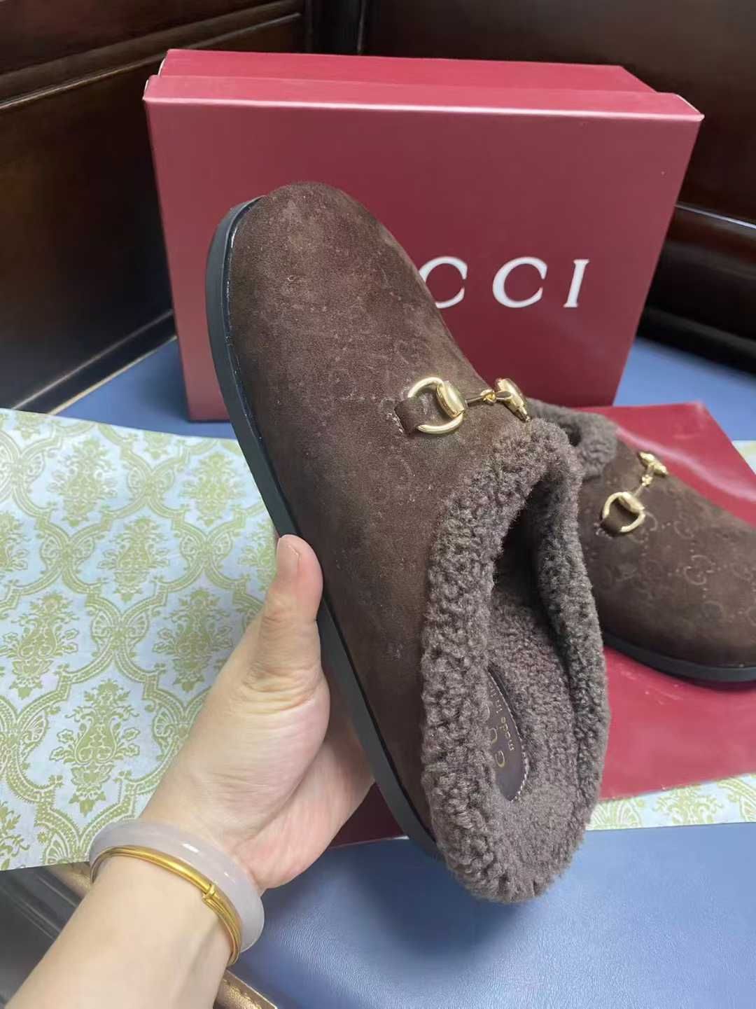 グッチ ファースリッパ 男女向け 暖かい A31855
