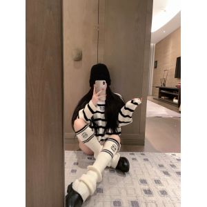 シャネル セーターとループソックスの組み合わせ 可愛い A31876