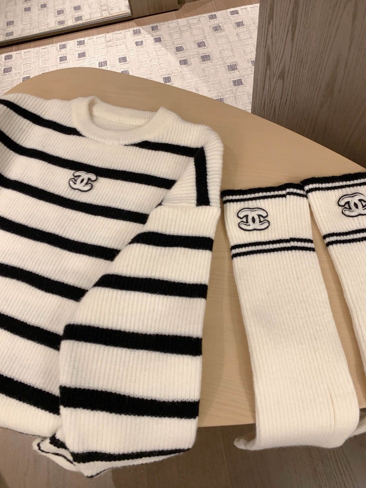 シャネル セーターとループソックスの組み合わせ 可愛い A31876