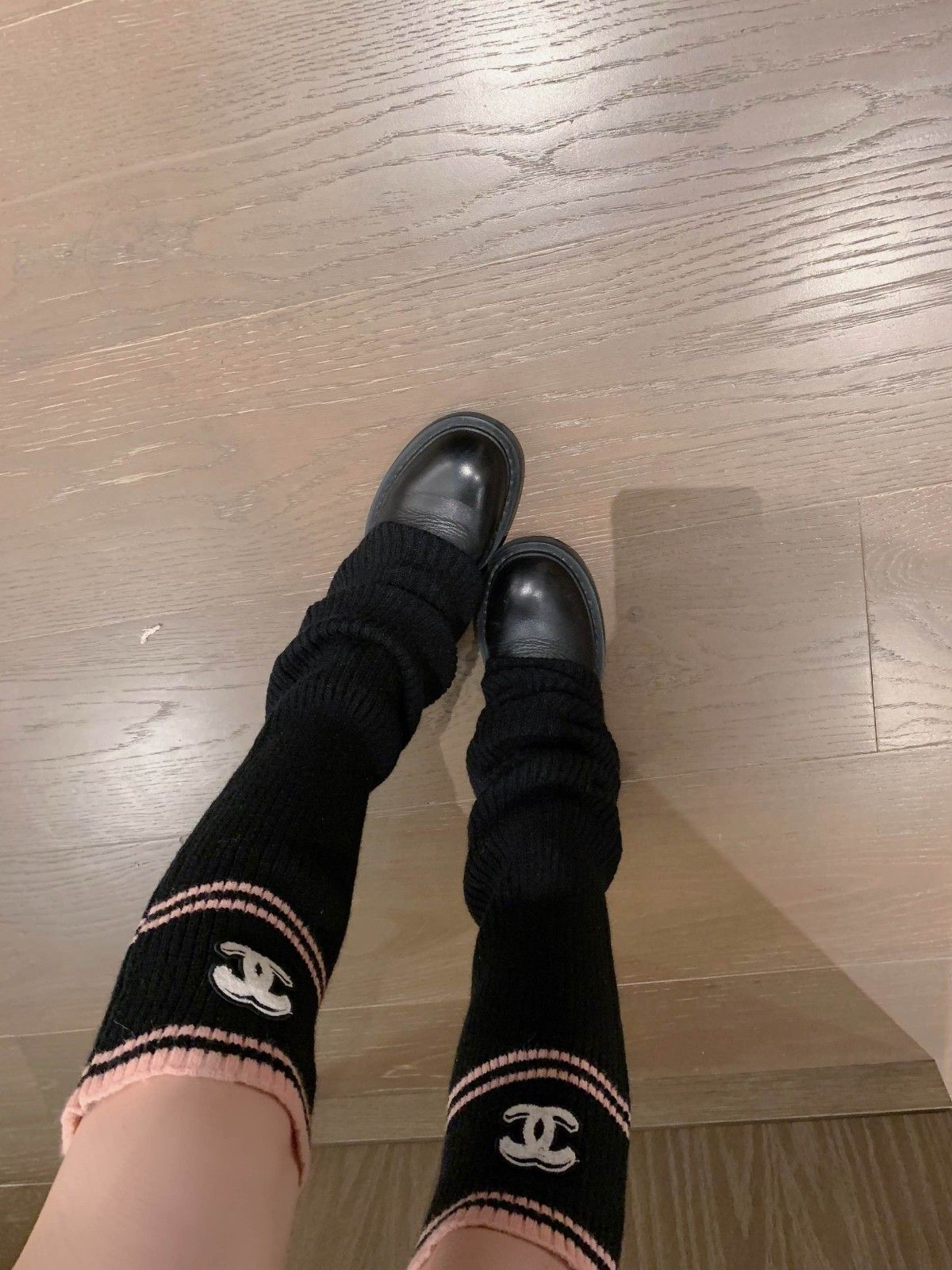 シャネル セーターとループソックスの組み合わせ 可愛い A31876