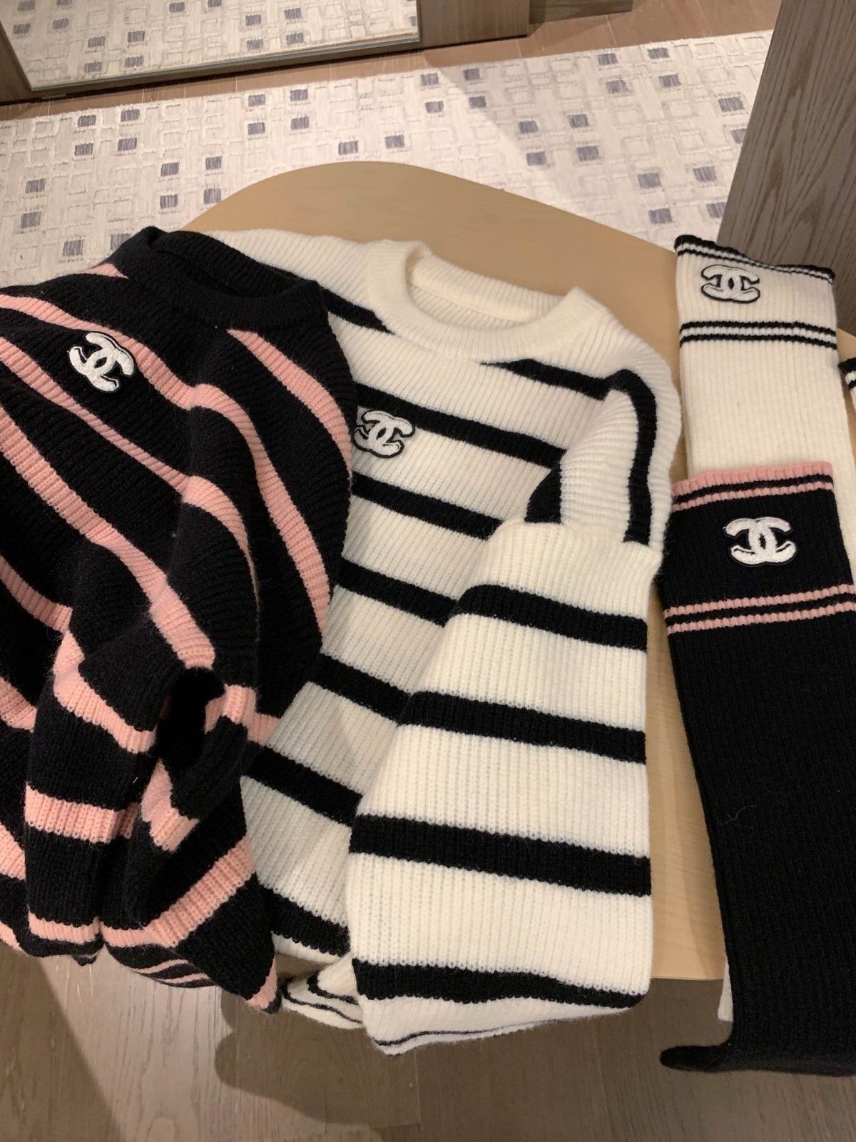 シャネル セーターとループソックスの組み合わせ 可愛い A31876