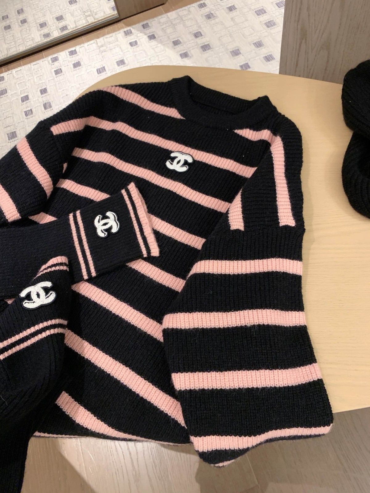 シャネル セーターとループソックスの組み合わせ 可愛い A31876