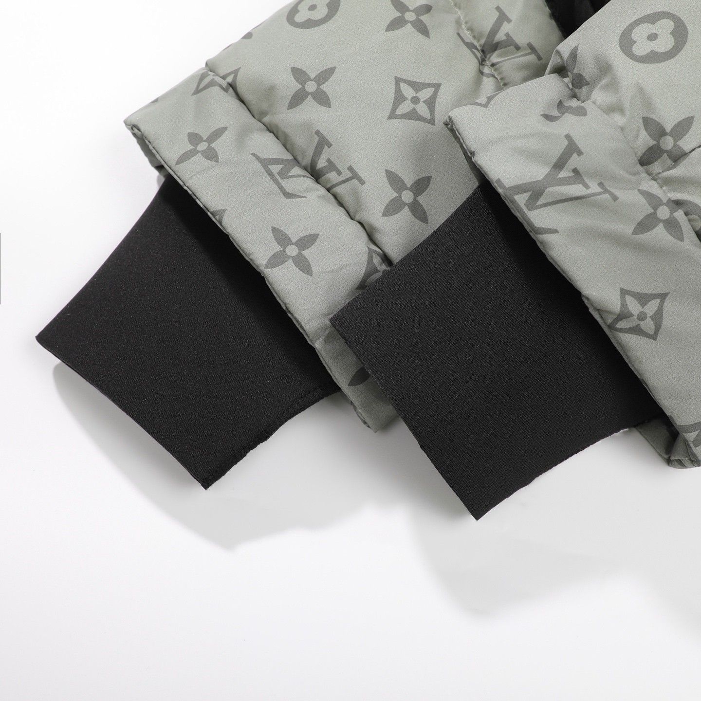 ルイヴィトン 温度で色が変わるハイテクダウンジャケット A31878