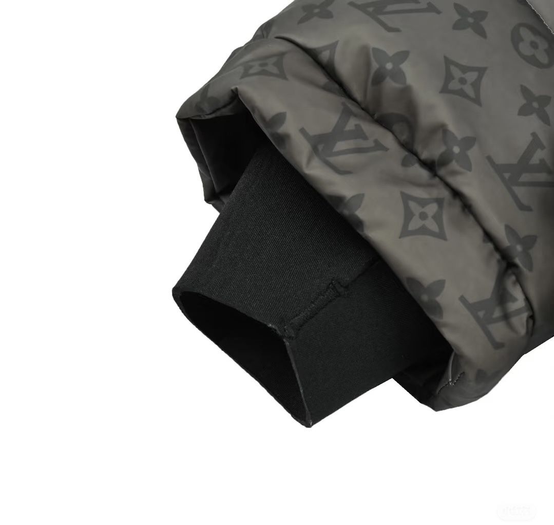 ルイヴィトン 温度で色が変わるハイテクダウンジャケット A31878