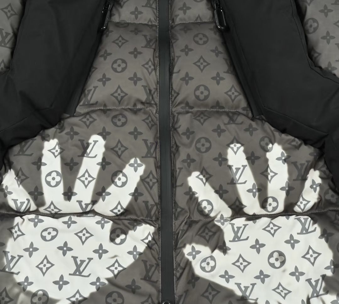 ルイヴィトン 温度で色が変わるハイテクダウンジャケット A31878