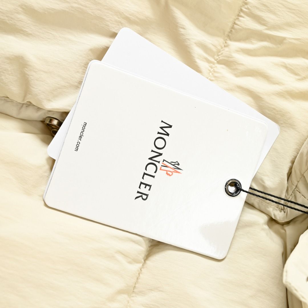 モンクレール レディース 綿入りジャケット パッチワークニットスリーブ A31875