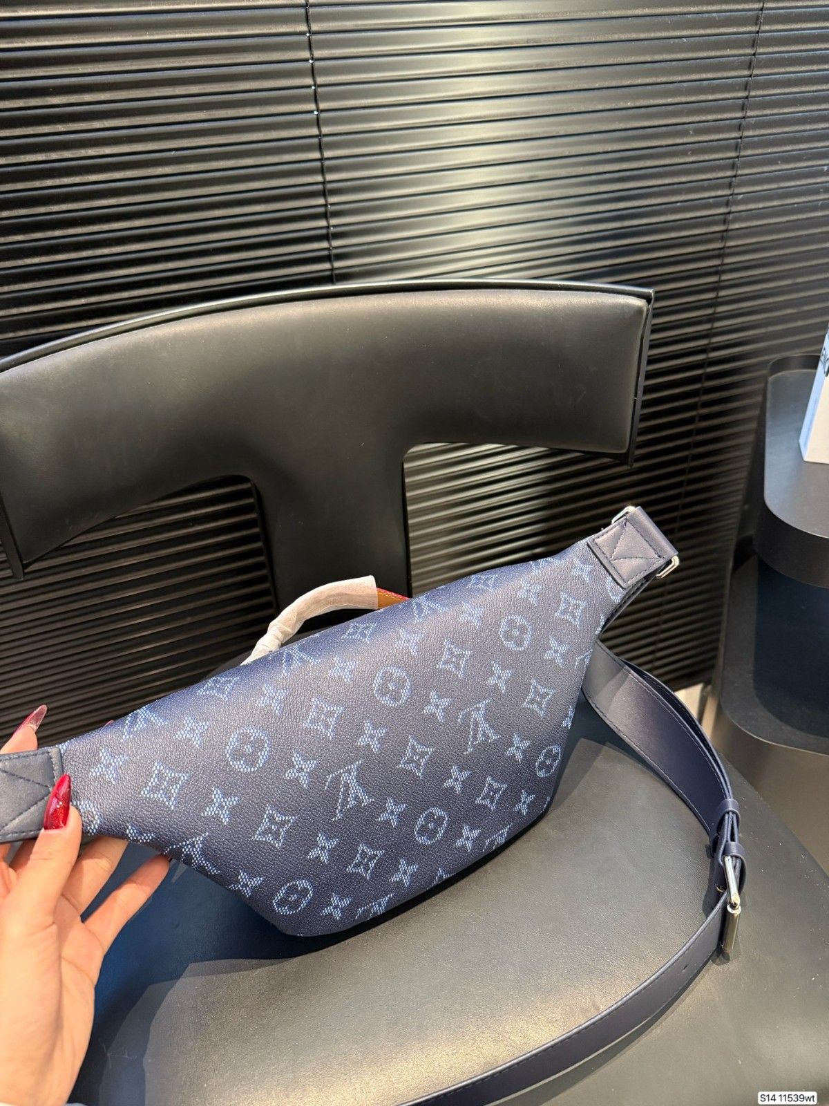 ルイヴィトン ウエストバッグ ボディバッグ レザー A31897