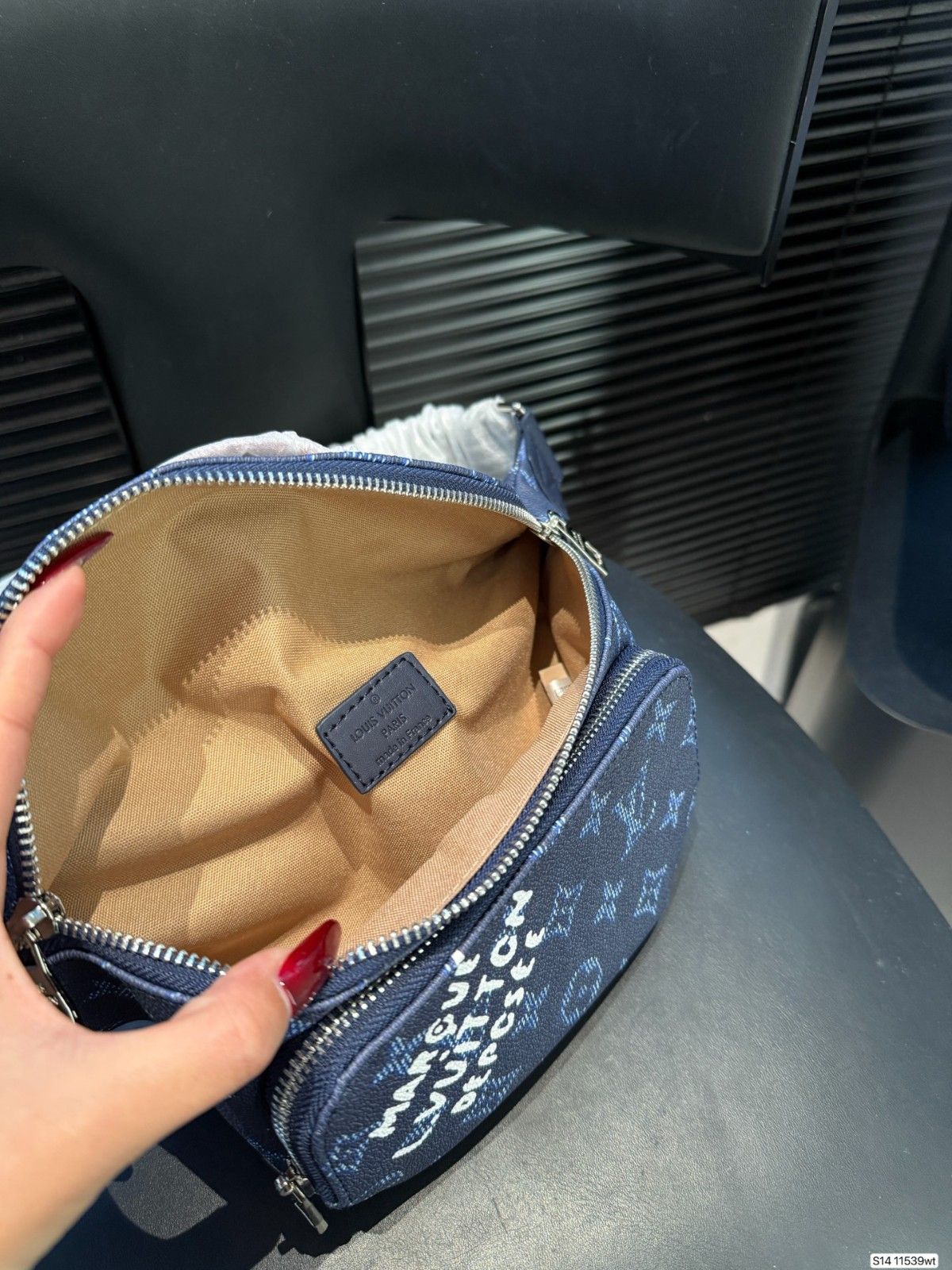 ルイヴィトン ウエストバッグ ボディバッグ レザー A31897