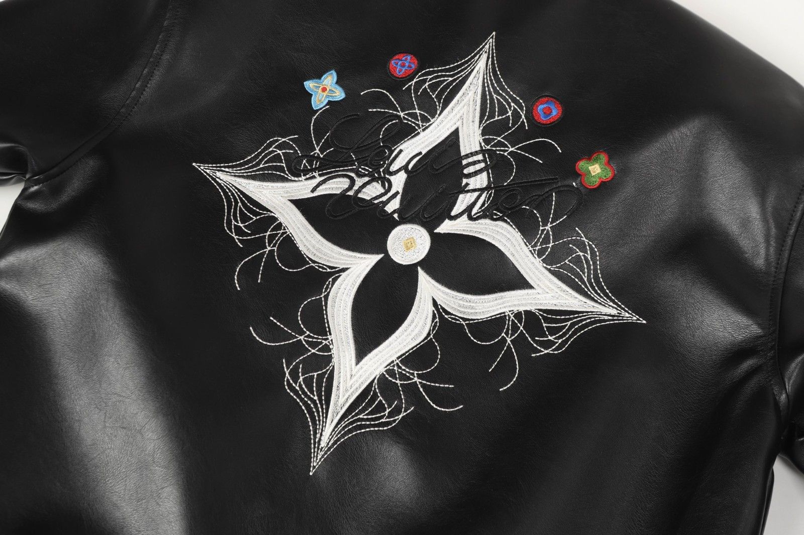 ルイヴィトン スタジャン 男女兼用 カッコイイ A31910