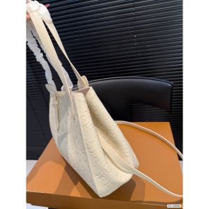 ルイヴィトン all in one ハンドバッグ A31904