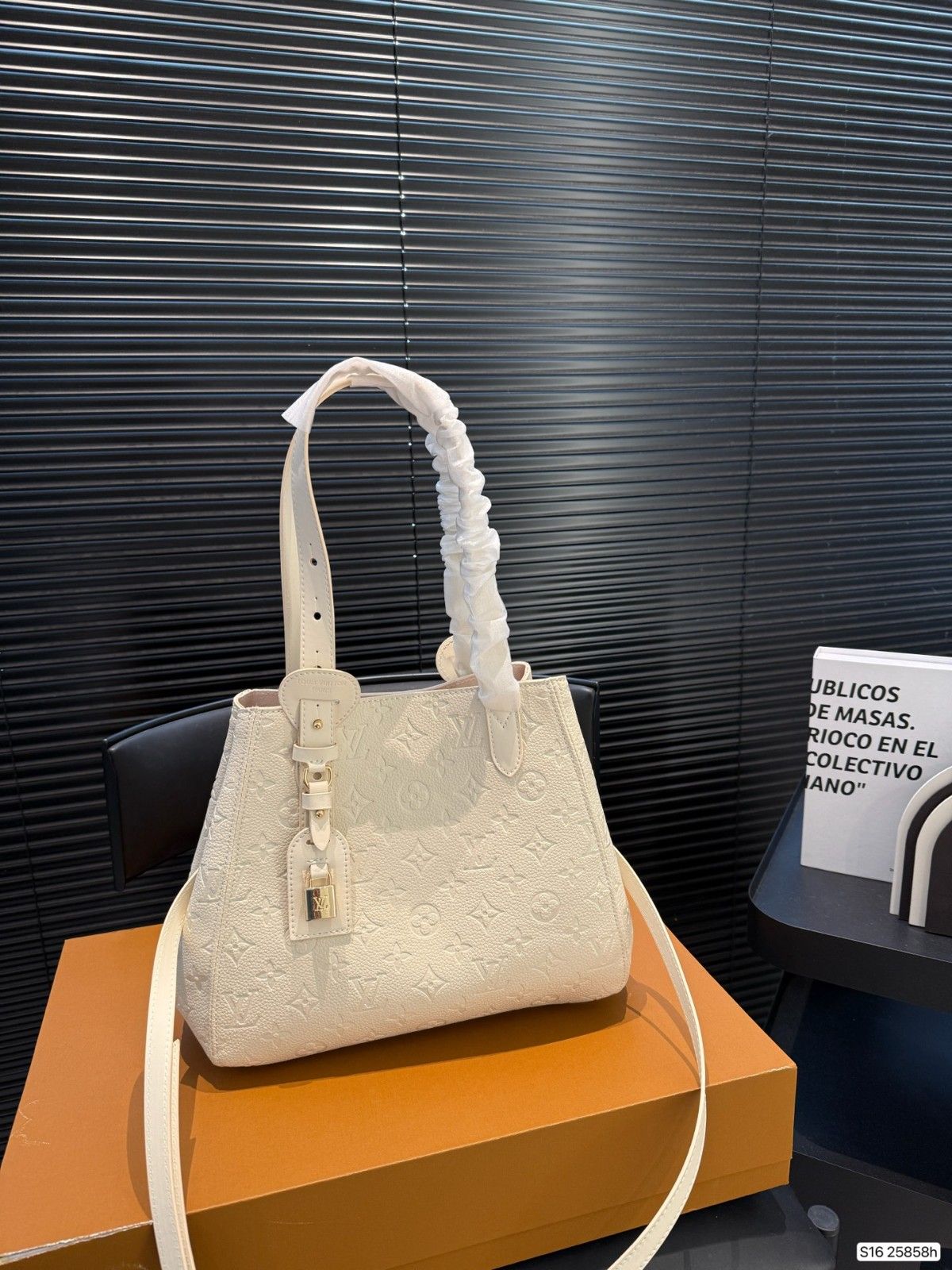 ルイヴィトン all in one ハンドバッグ A31904