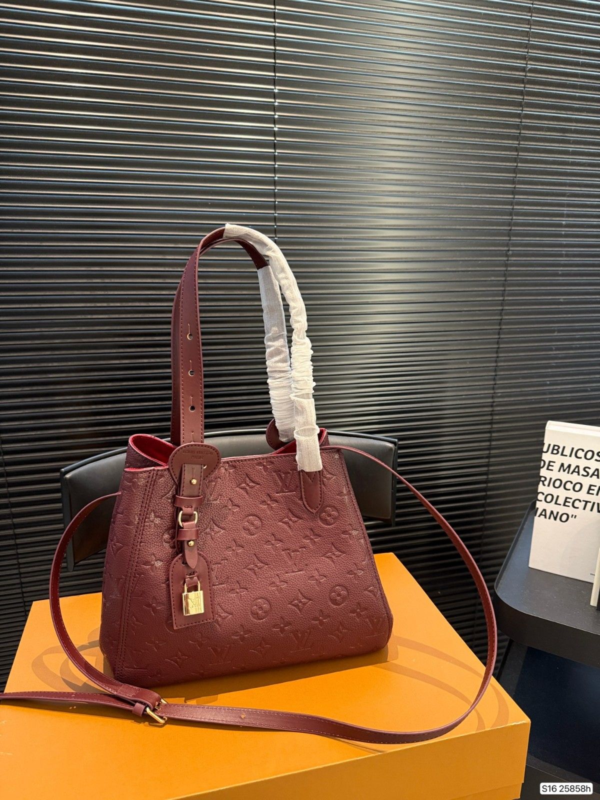 ルイヴィトン all in one ハンドバッグ A31904